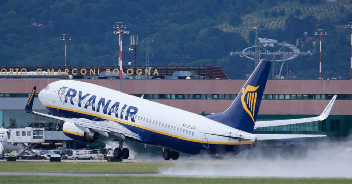 Bagagli a mano Ryanair: da Antitrust arriva lo stop ai sovrapprezzi. La pratica è illecita.