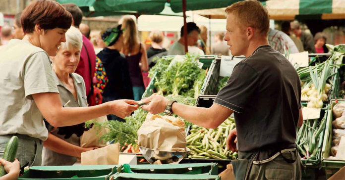 Spesa al mercato: come risparmiare e fare buoni affari.